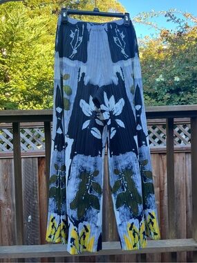 Pleated Floral Wide-Leg Pants in Black & Olive